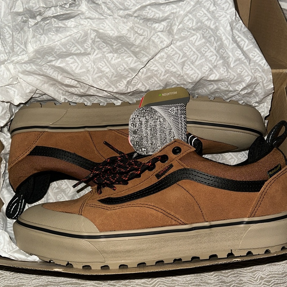 Vans MTE Old Skool Waterproof Insulated Shoe
Size 11
Color Glazed Ginger